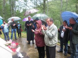U znak sjećanja na poginule pripadnike Armije BiH položeno cvijeće i proučena jasin dova