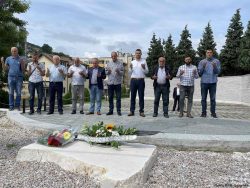 U znak sjećanja na heroje našeg grada, položeno cvijeće na centralno spomen obilježje u Goraždu