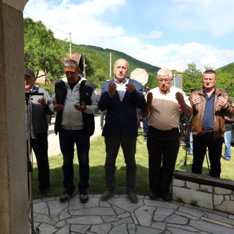 U znak sjećanja na herojsku odbranu položeno cvijeće na spomen-obilježje Osanica