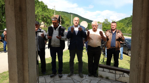 U znak sjećanja na herojsku odbranu položeno cvijeće na spomen-obilježje Osanica
