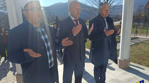 Polaganjem cvijeća i učenjem Fatihe odata počast poginulim braniocima u općinama Pale i Foča u FBiH