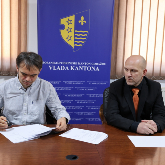 Potpisan Ugovor o pružanju usluga prijevoza ratnih vojnih invalida i članova porodica šehida i poginulih boraca