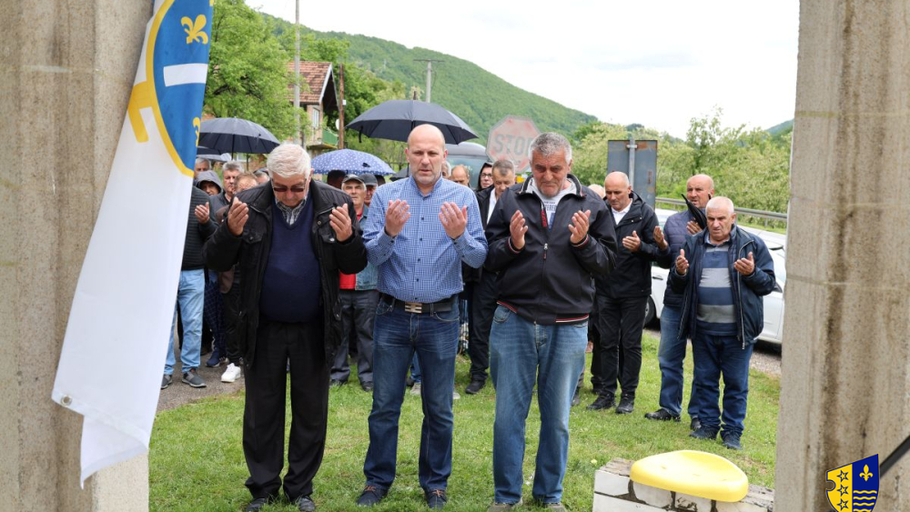 U znak sjećanja na herojsku odbranu položeno cvijeće na spomen-obilježju Osanica