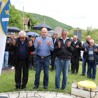 U znak sjećanja na herojsku odbranu položeno cvijeće na spomen-obilježju Osanica